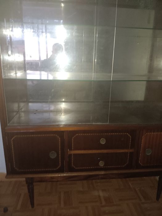 Vendo aparador e cristaleira vintagem em madeira lacada