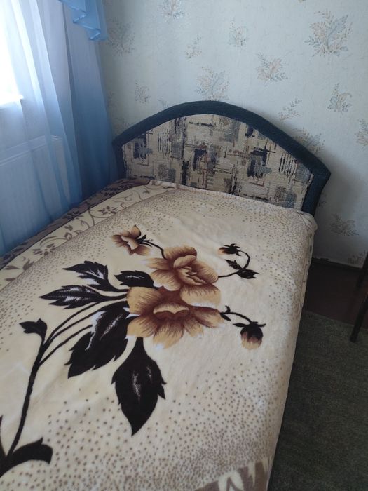 Ліжко б/у з підйомним  механізмом та ящиком для білизни