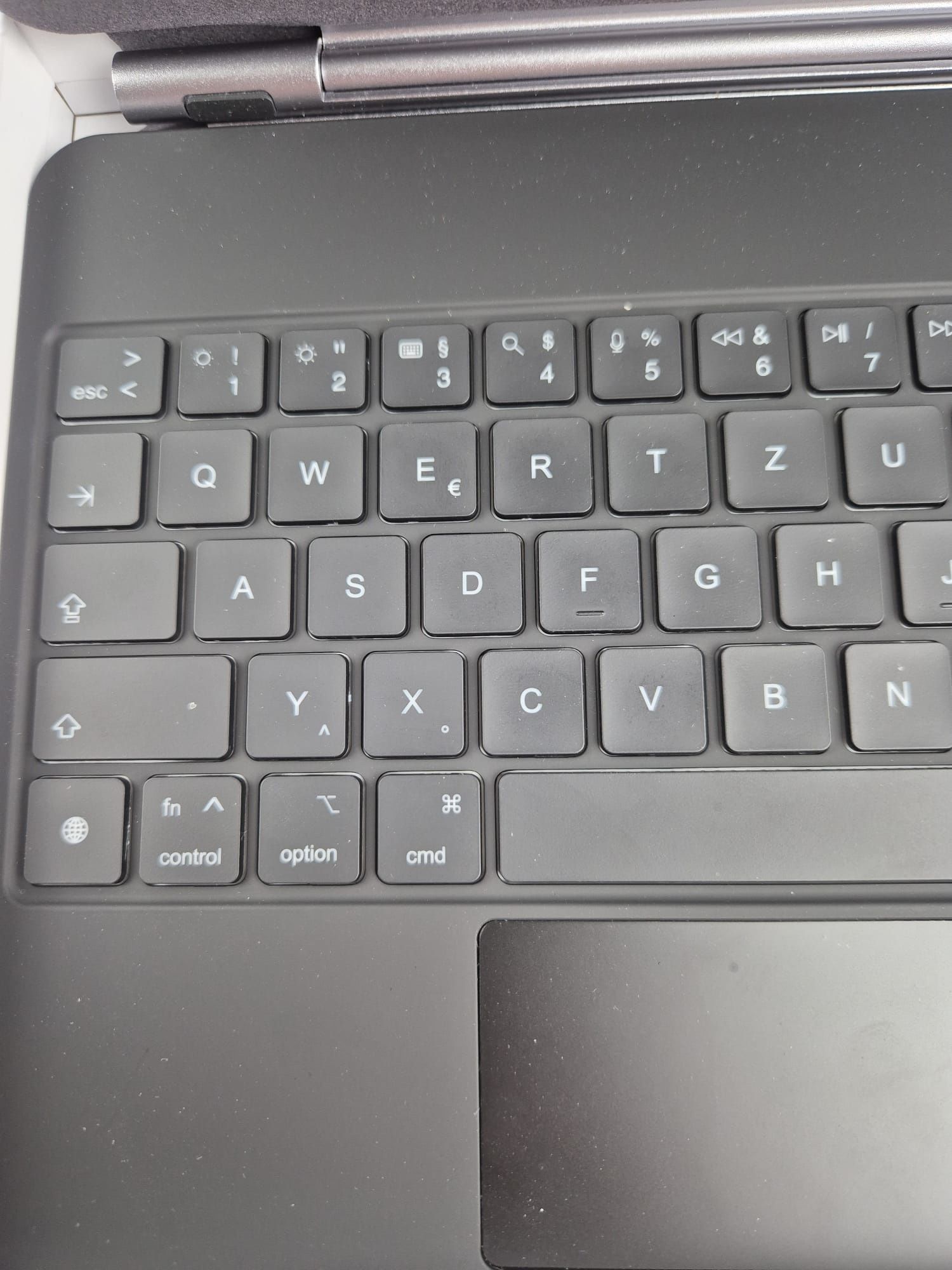 Klawiatura z etui na iPad pro 11,magnetyczna ,niemiecki układ klawiszy