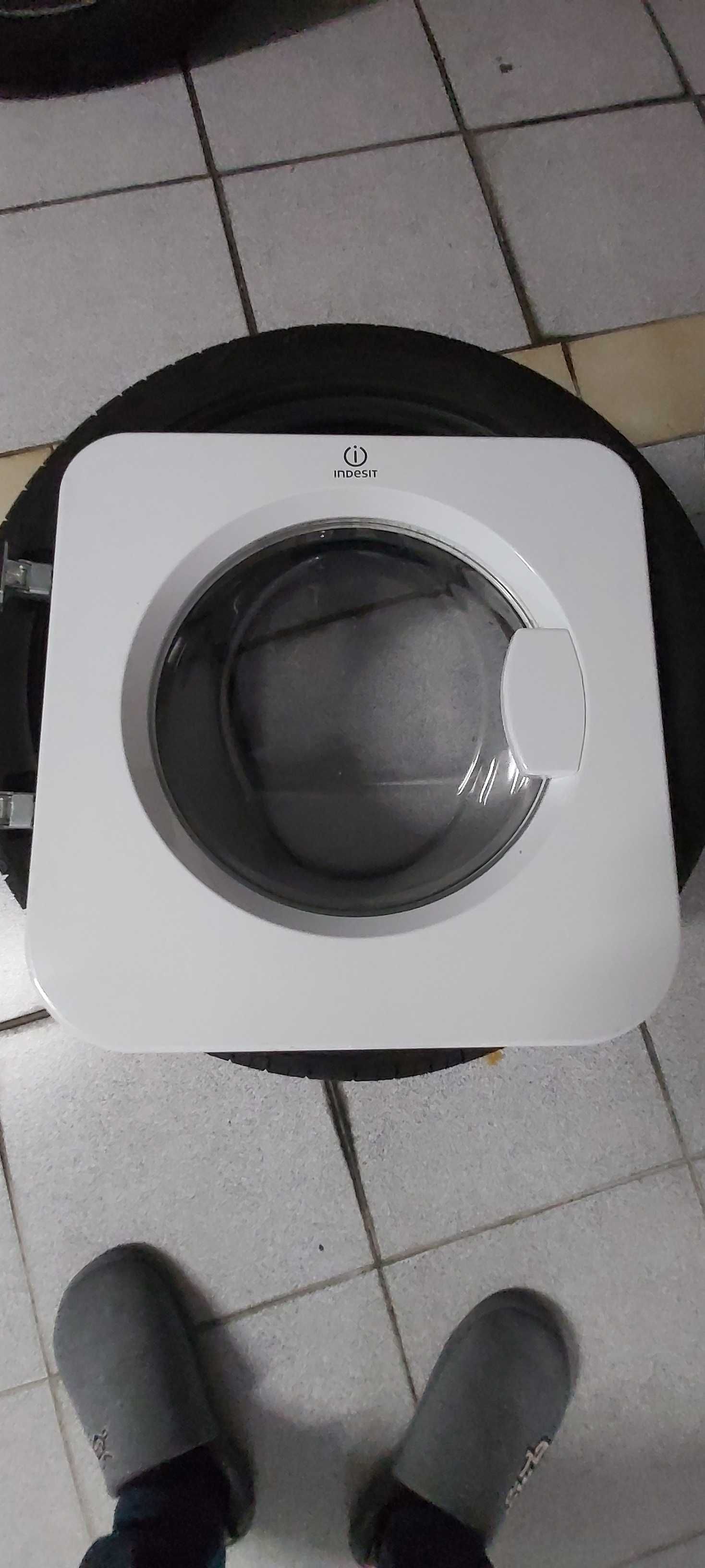 Porta maquina da Roupa INDESIT