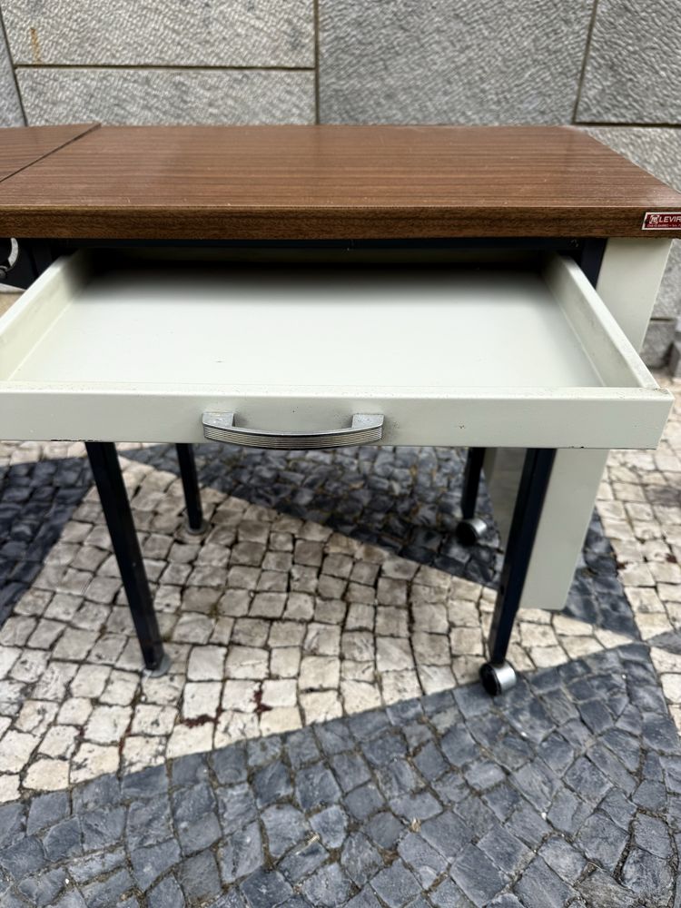 Levira - mesa de apoio