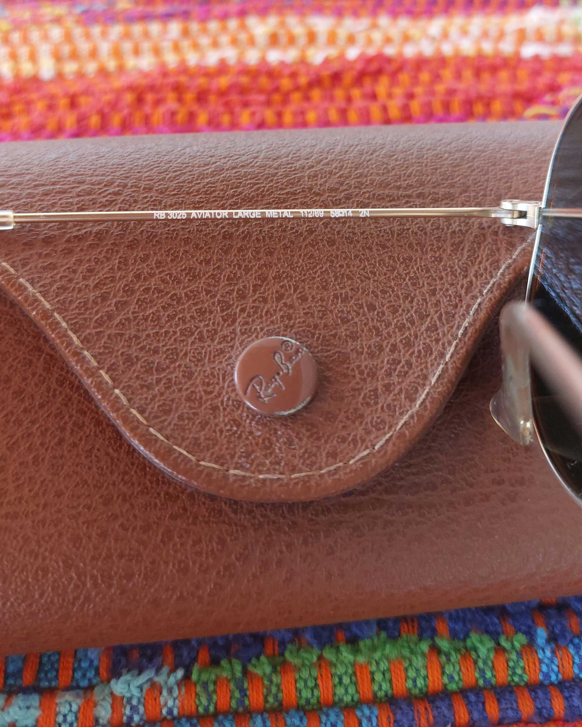 Óculos RayBan Aviator dourados e laranja