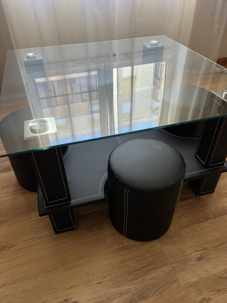 Mesa de centro com bancos