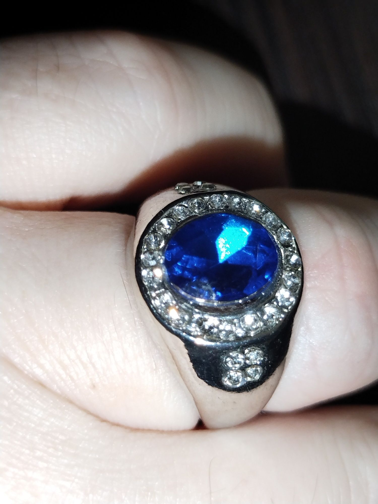 Кольца бижутерия с синим цветом камней