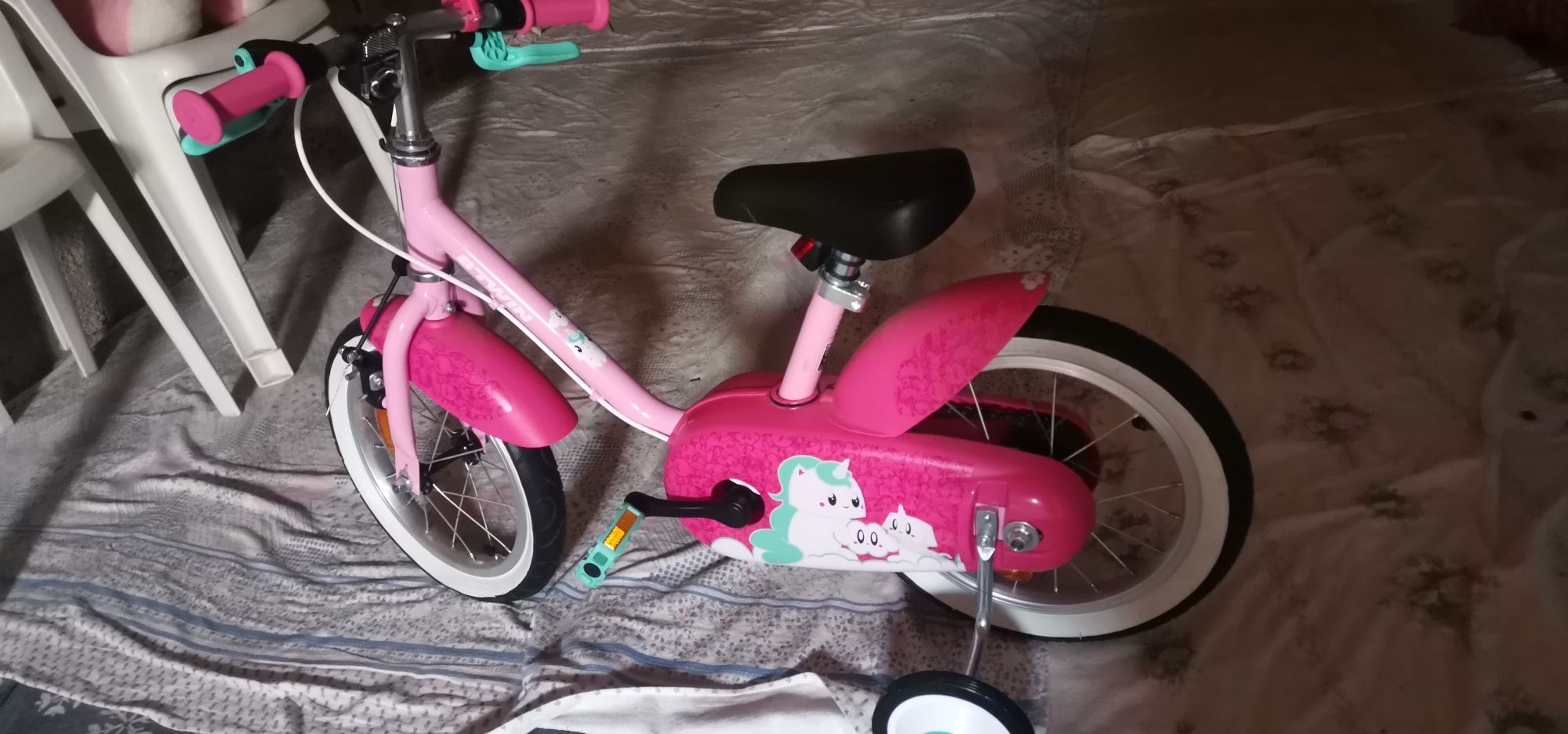 Bicicleta menina criança