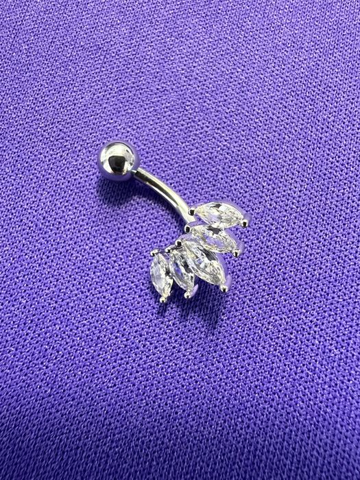 Пирсинг в пупок веточка