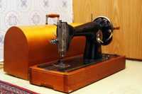 Антикварная настольная швейная машинка
