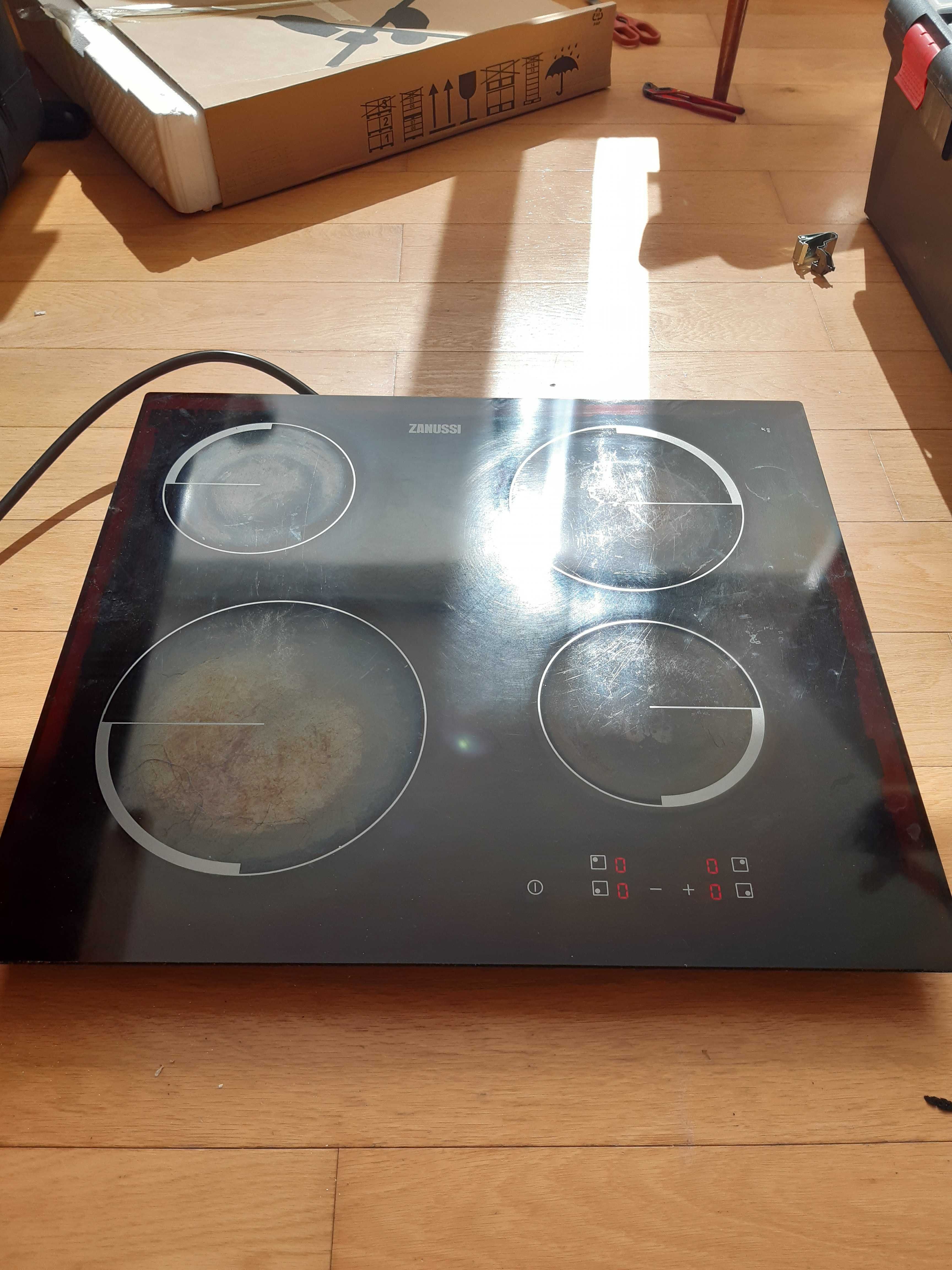 Placa vitrocerâmica Zanussi 6.5 kW 4 bocas