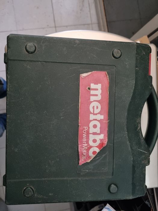 Aparafusadora sem fios Metabo com  bateria e carregador i