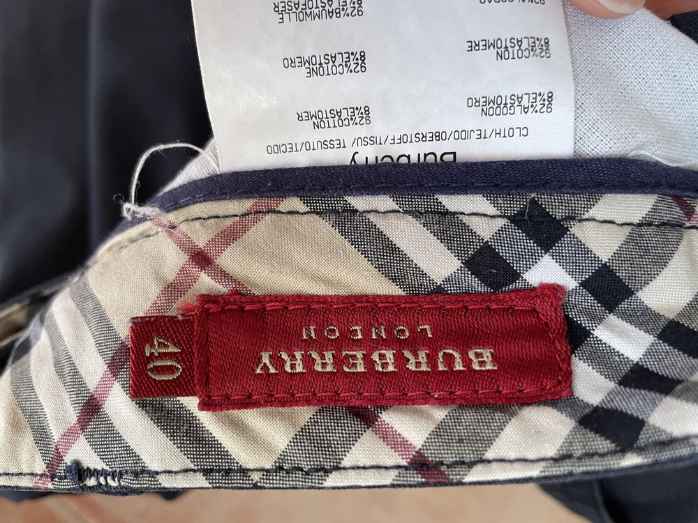 Calça Burberry azul escura com brilhantes