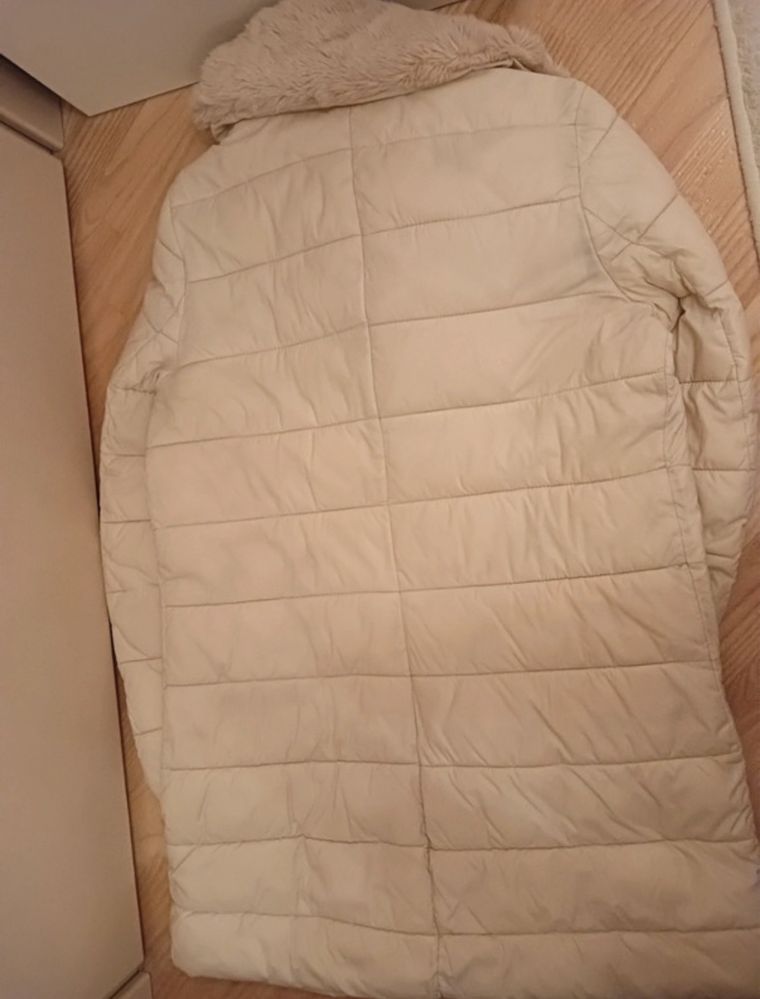 Mohito Kurtka zimowa pikowana kremowa rozmiar 36 S z futerkiem,bez kap