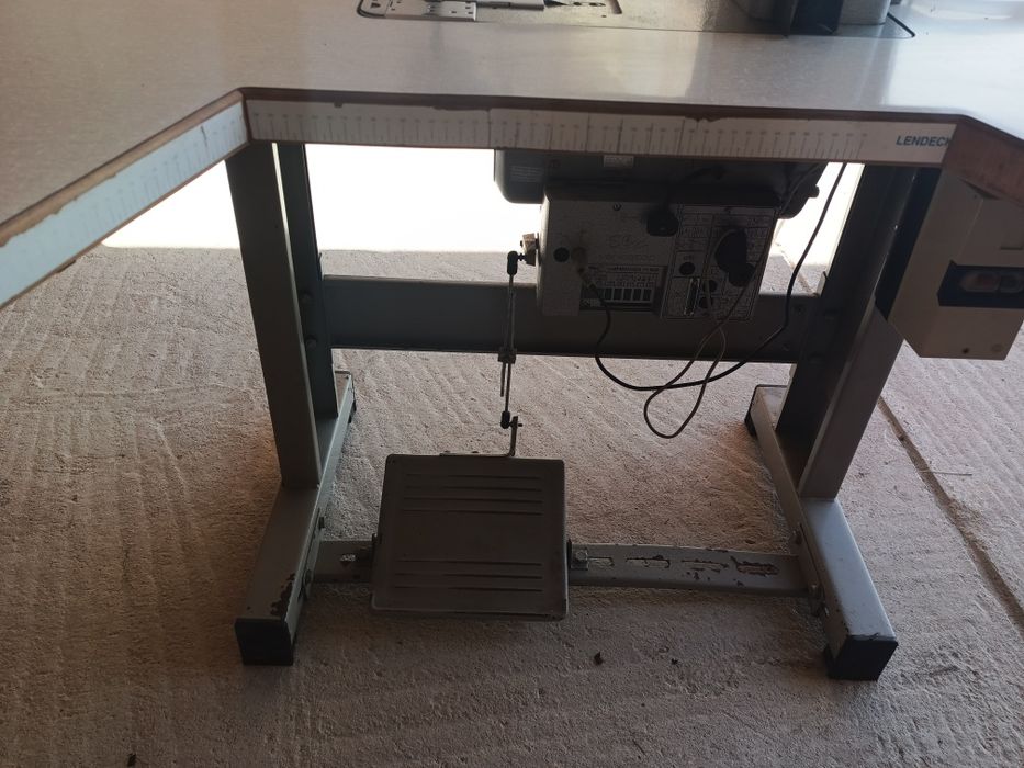 Máquina de costura industrial DURKOOP ADLLER