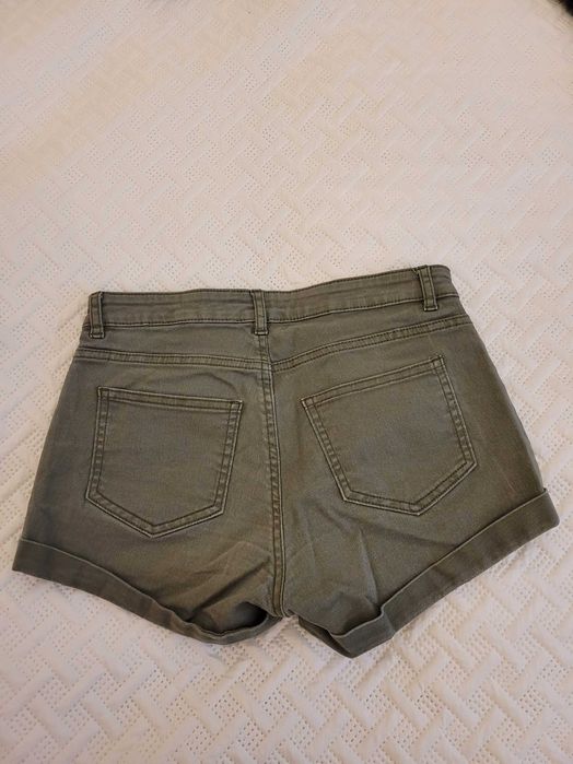 Spodenki w kolorze khaki