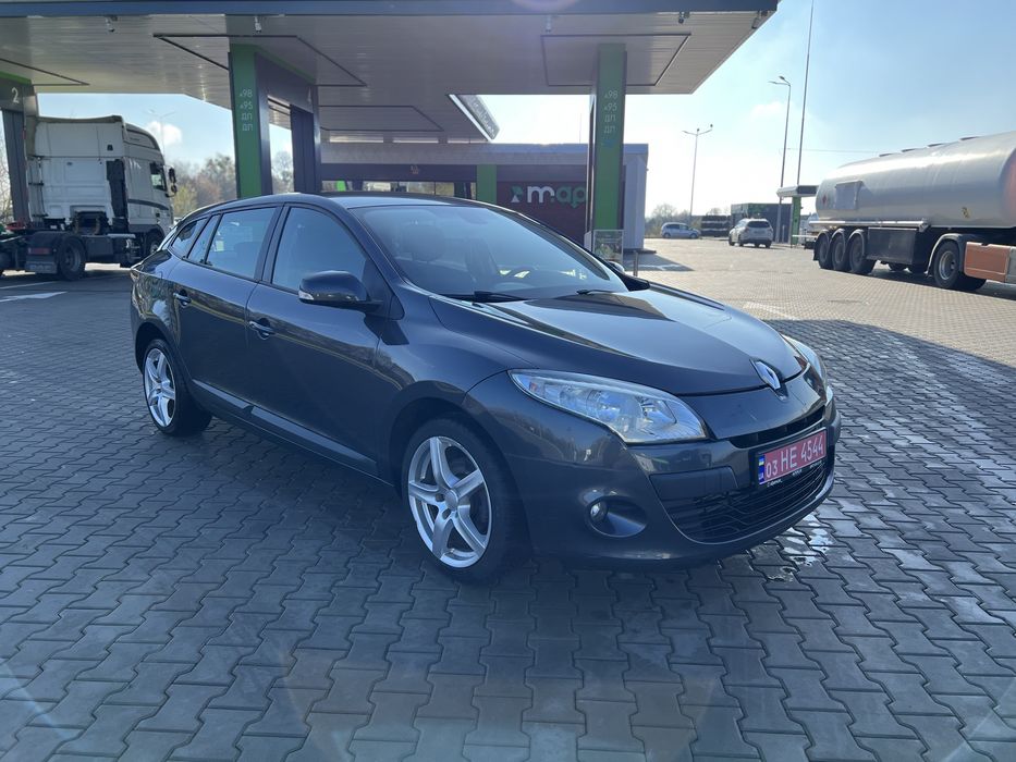 Гарний доглянутий автомобіль !