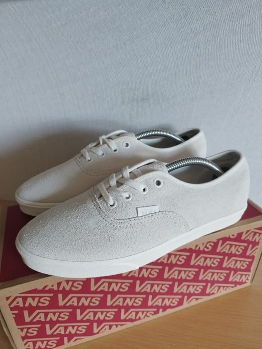 Vans Authentic Lowpro tamanho 37 novos nunca usados.
