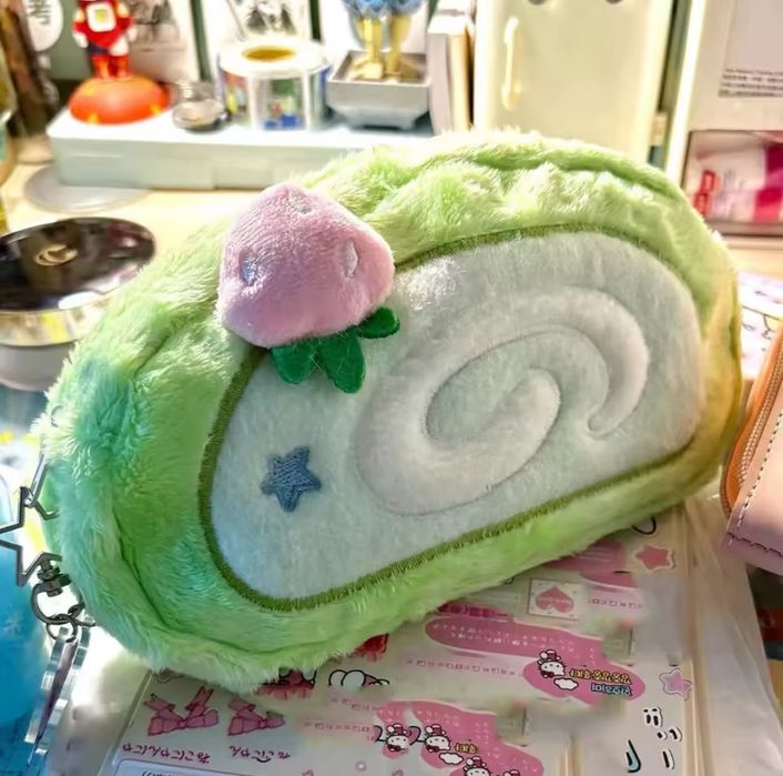 Мила плюшева косметичка “Рулетик”