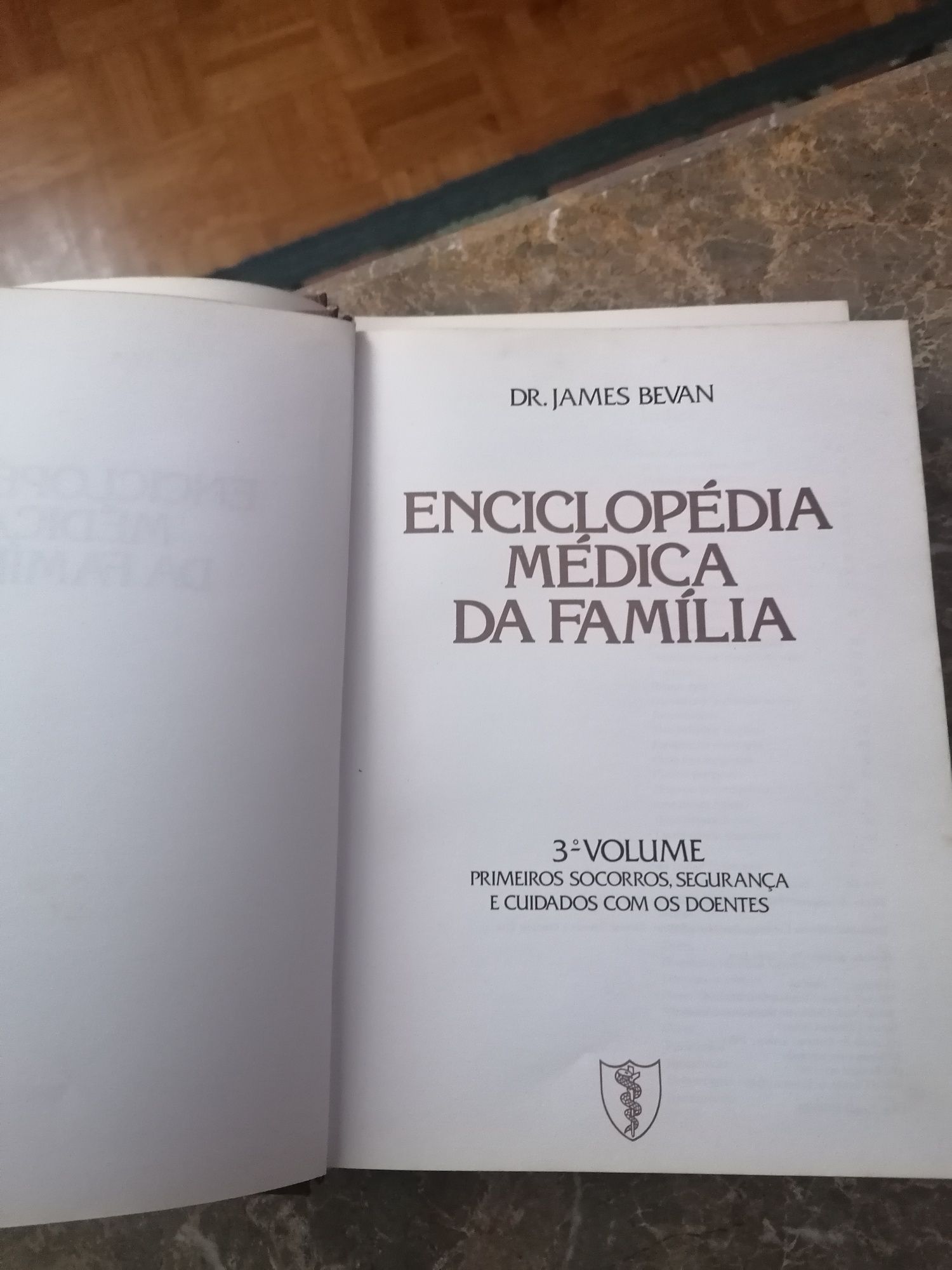 Enciclopédia médica 4 livros