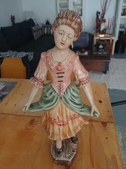 Estatua em porcelana antiga 50cm