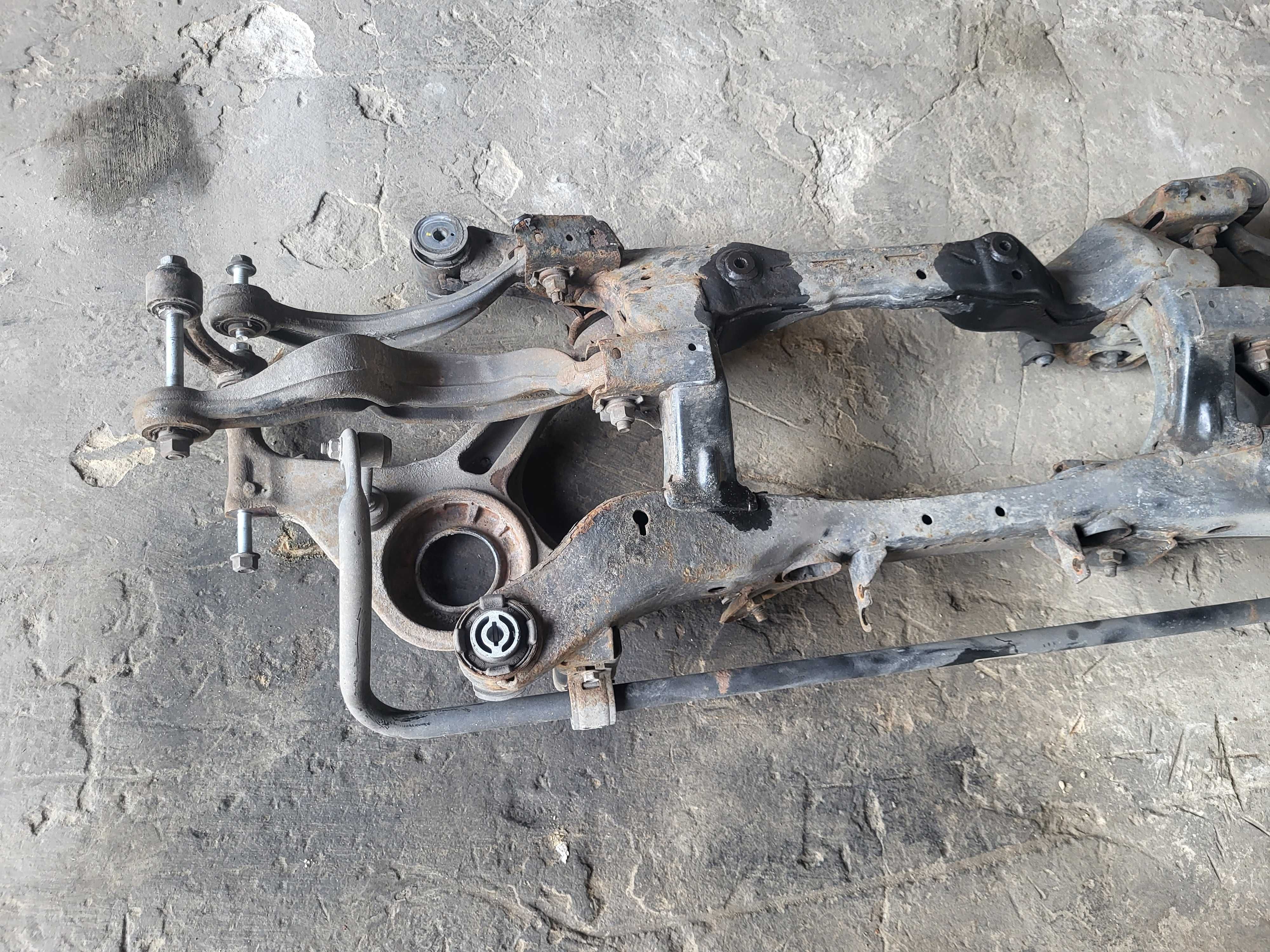 Opel Insignia A kombi 4x4 sanki tył wózek belka zawieszenia 2011