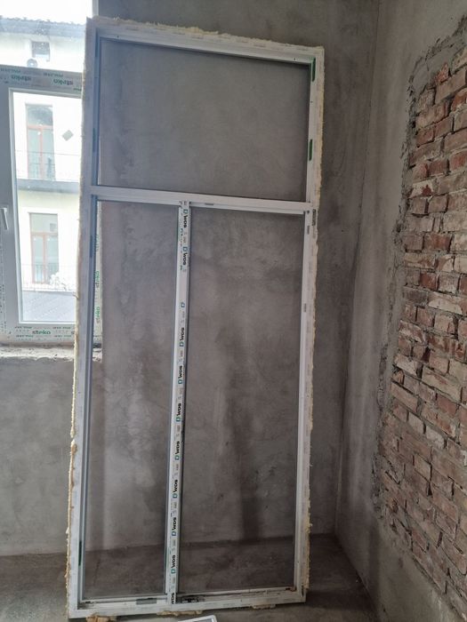 Прозорі вікна двері