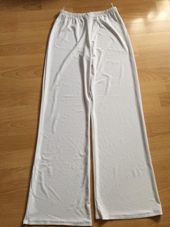 Białe lekkie spodnie