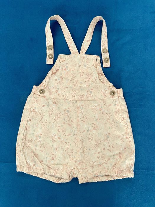 NEWBIE ogrodniczki w kwiatki dla dziewczynki roz 9-12 m , roz 80 cm