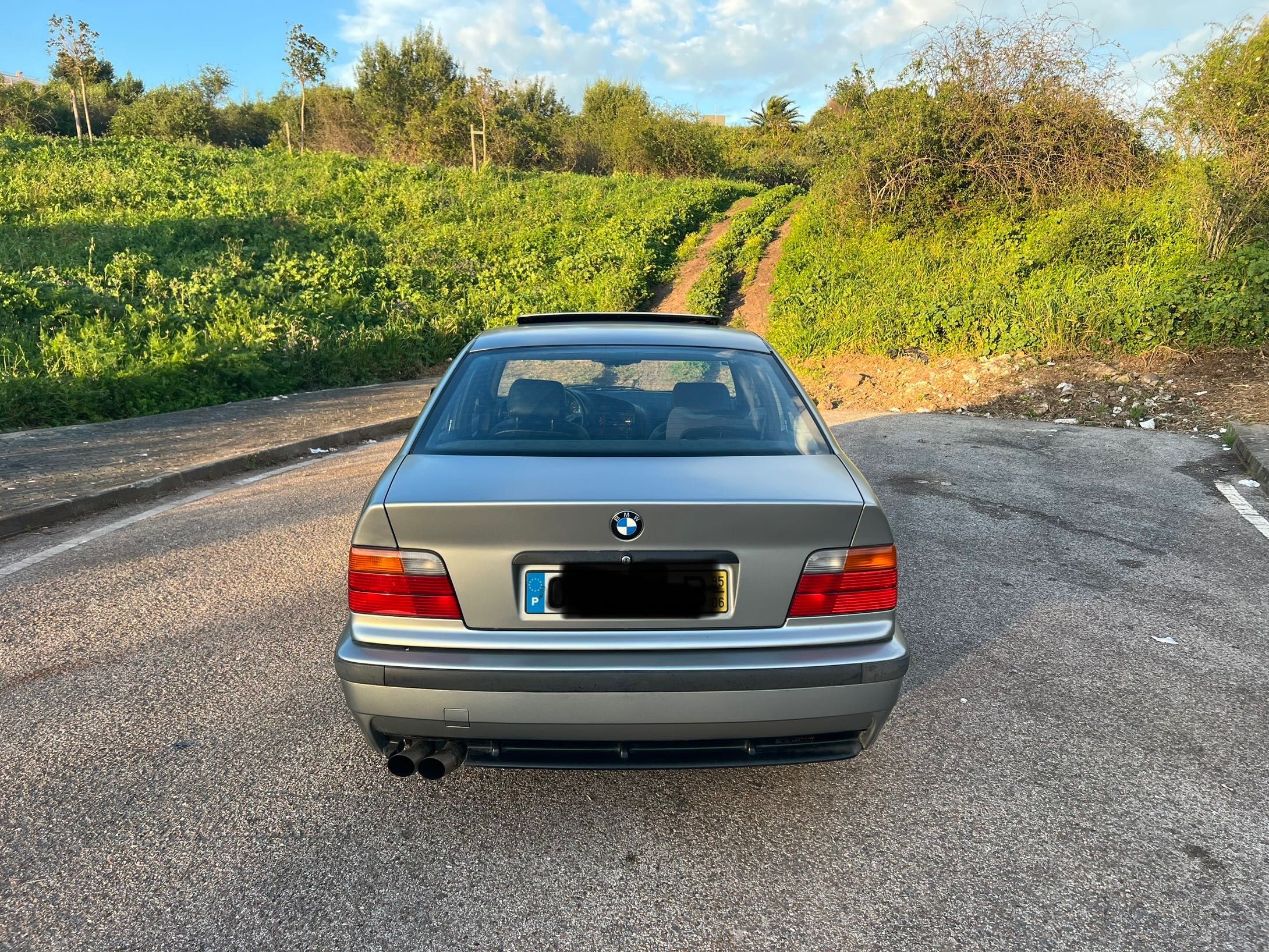 BMW E36 328i de LIVRETE