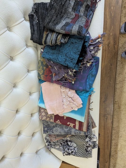 Шарфи жіночі різні