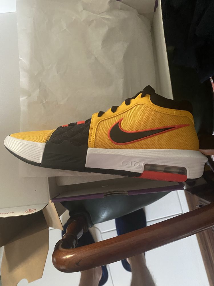 Ténis Nike Lebron James Witness VIII (Novos N42)