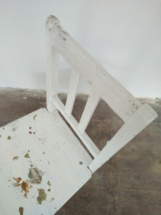 krzesło białe drewno vintage stare do renowacji