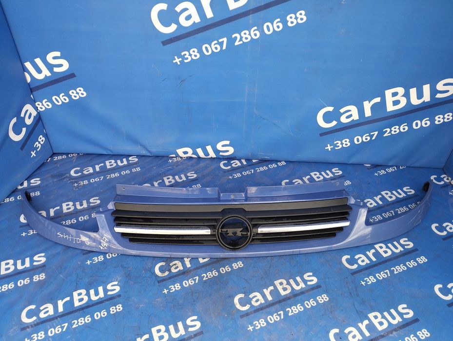 Накладка бампера переднього центральна Opel Vivaro Опель віваро