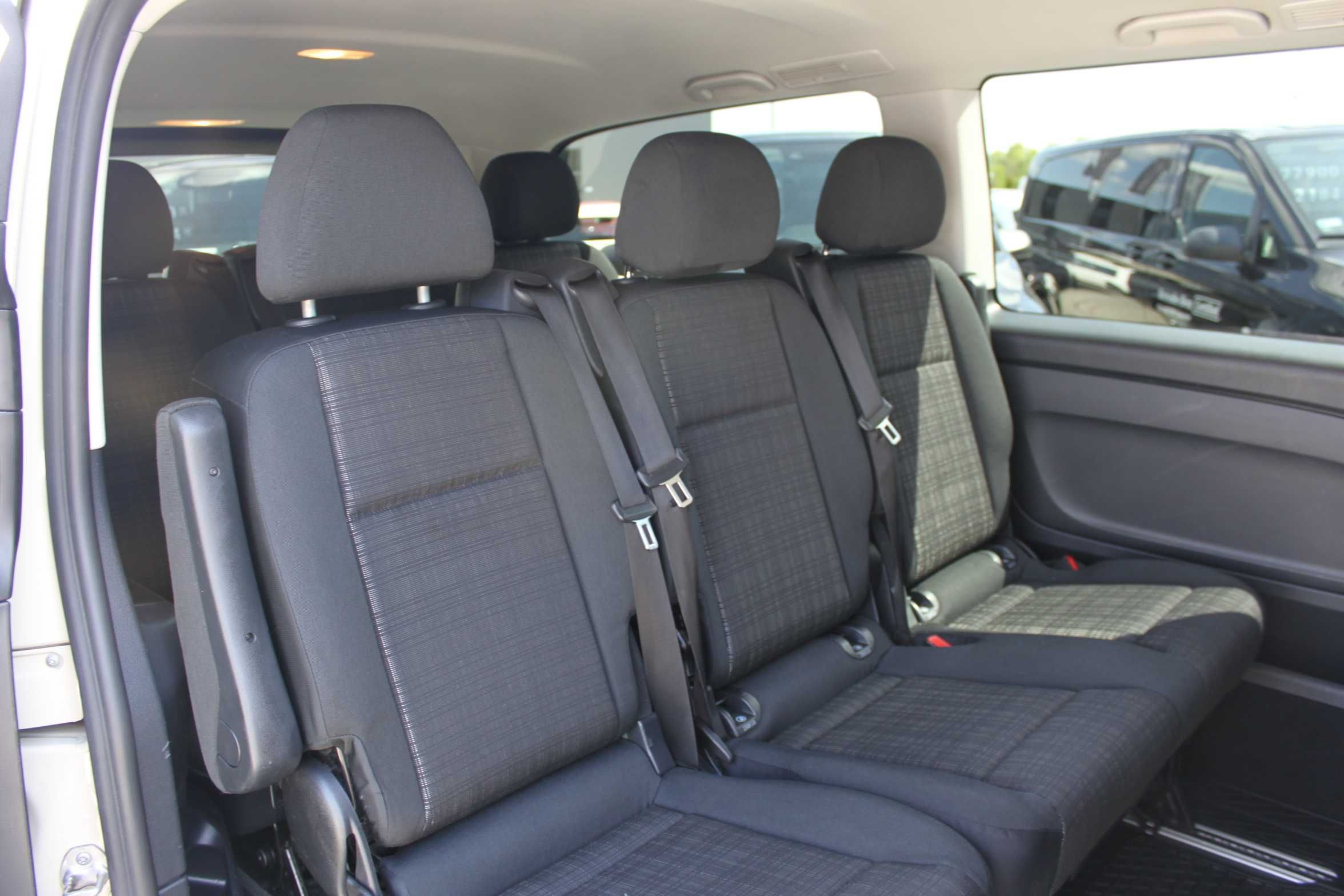 Wynajem busa 9 os. Mercedes Vito, pakiet minimum 2 tygodnie!