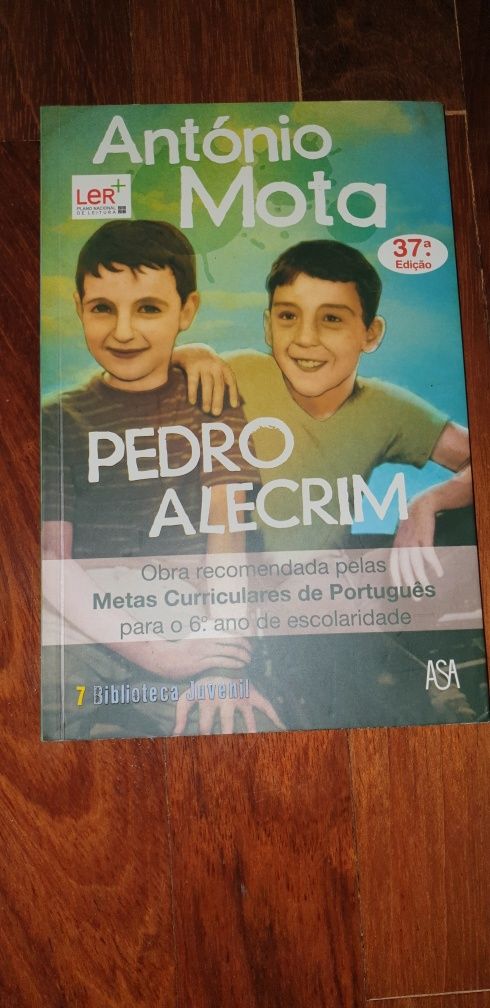 Vendo estes livros de leitura obrigatória e um livro de actividades