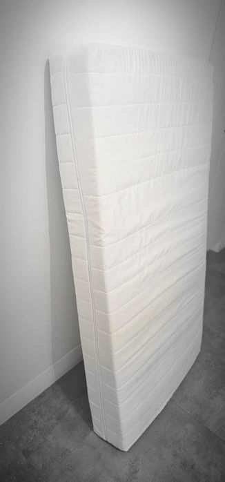 Łóżeczko drewniane