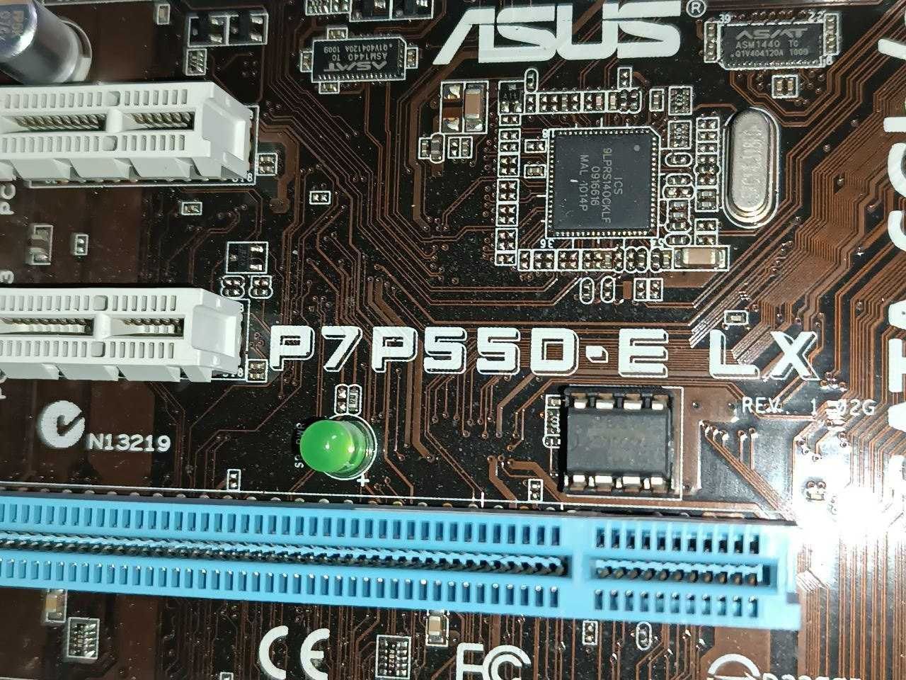 Материнська плата ASUS