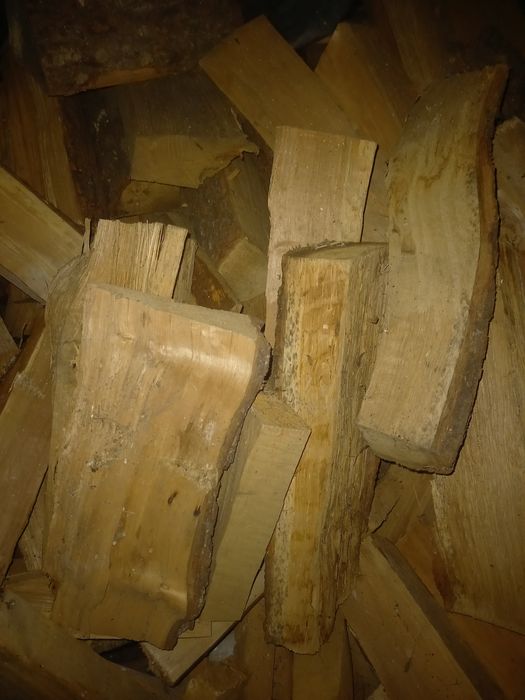 Drewno   kominkowe suche    buk dąb ,brzoza i mieszane