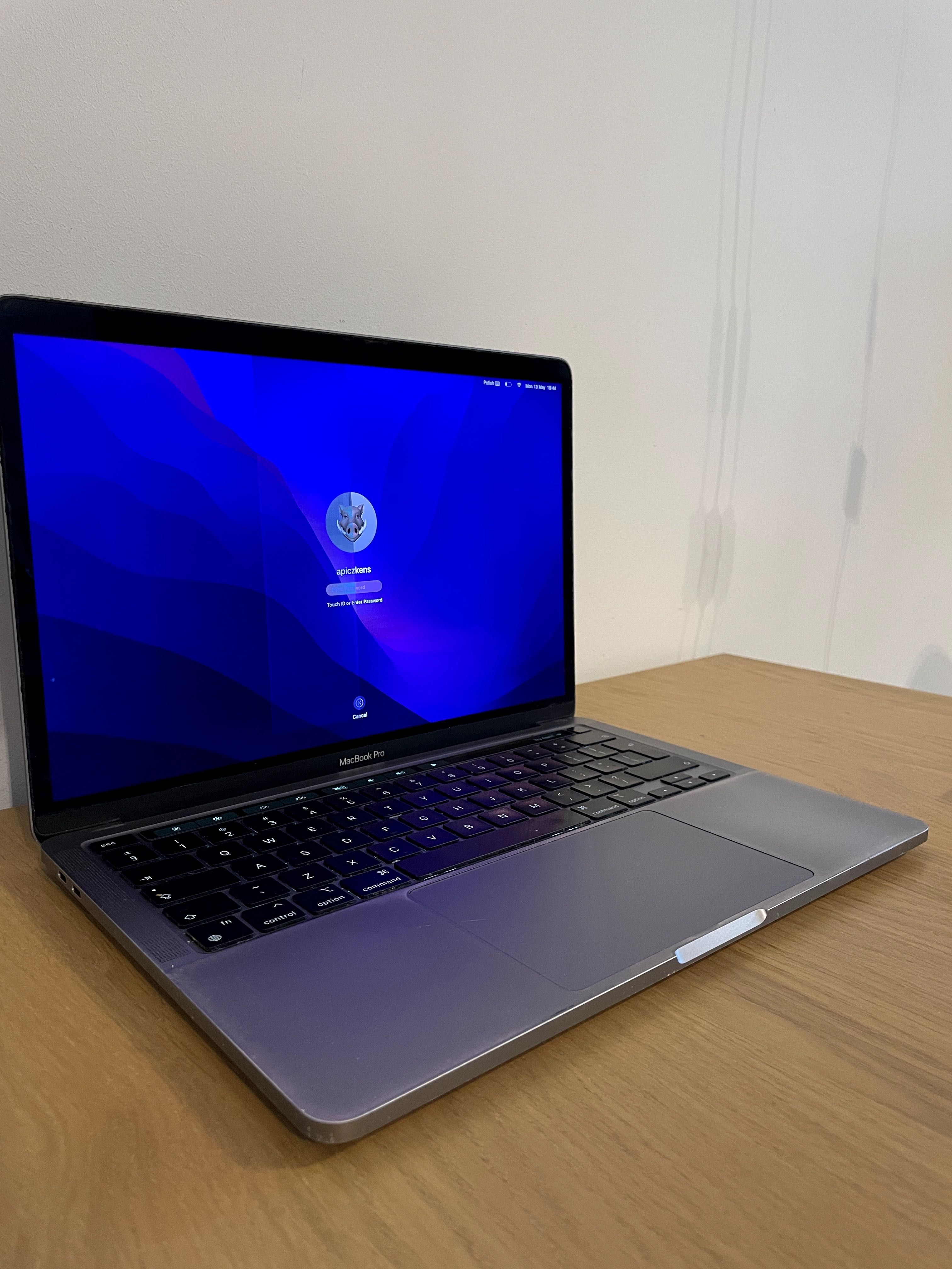 MacBook Pro 13" 16GB 256 M1 A2338