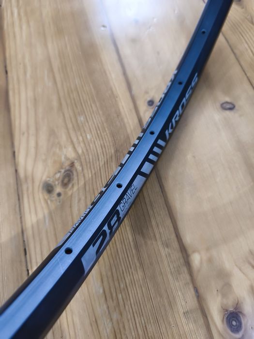 Przednie koło rowerowe 28 cali centerlock