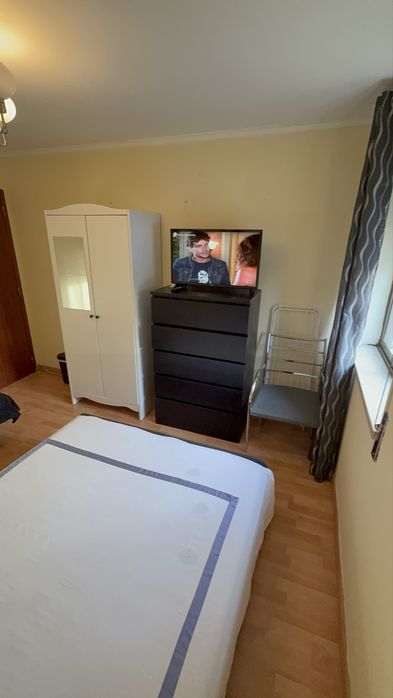 Quarto p casal c/s filho em Queluz a 600 m estação entrada 11/12