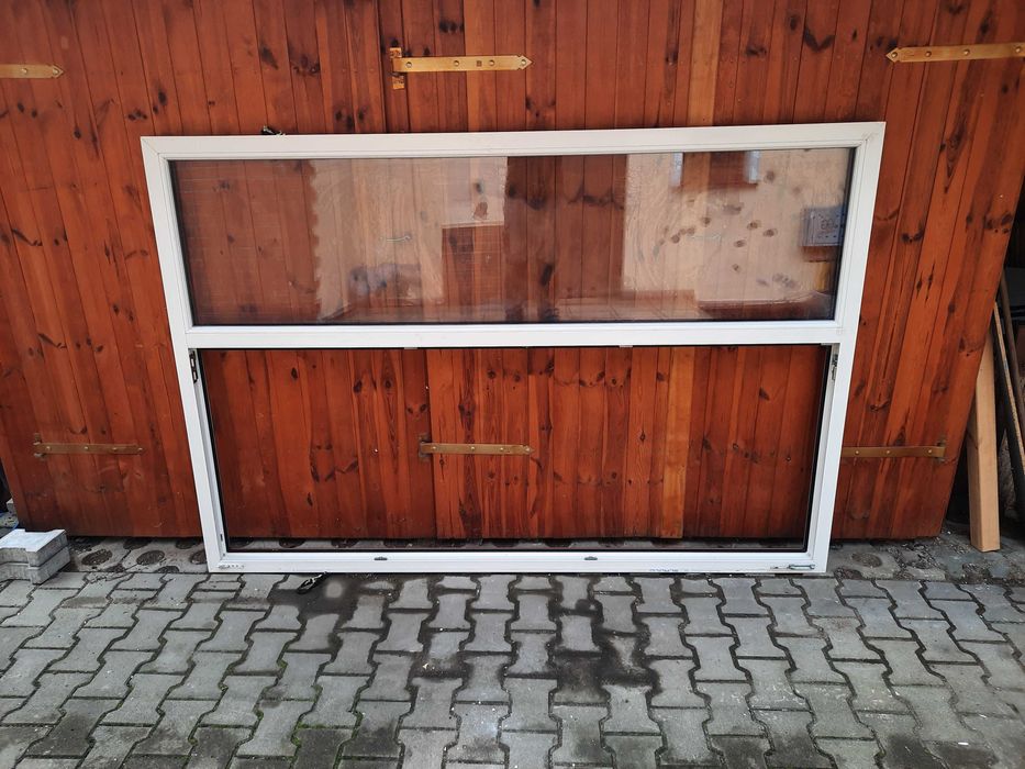 sprzedam  szerokie okno balkonowe  w kolorze złoty dąb