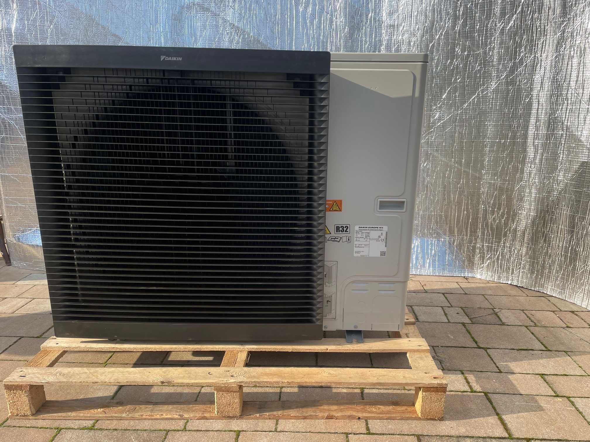 Daikin Altherma 3 model ERLA 11KW pompa ciepła ze zbiornikiem - nowa