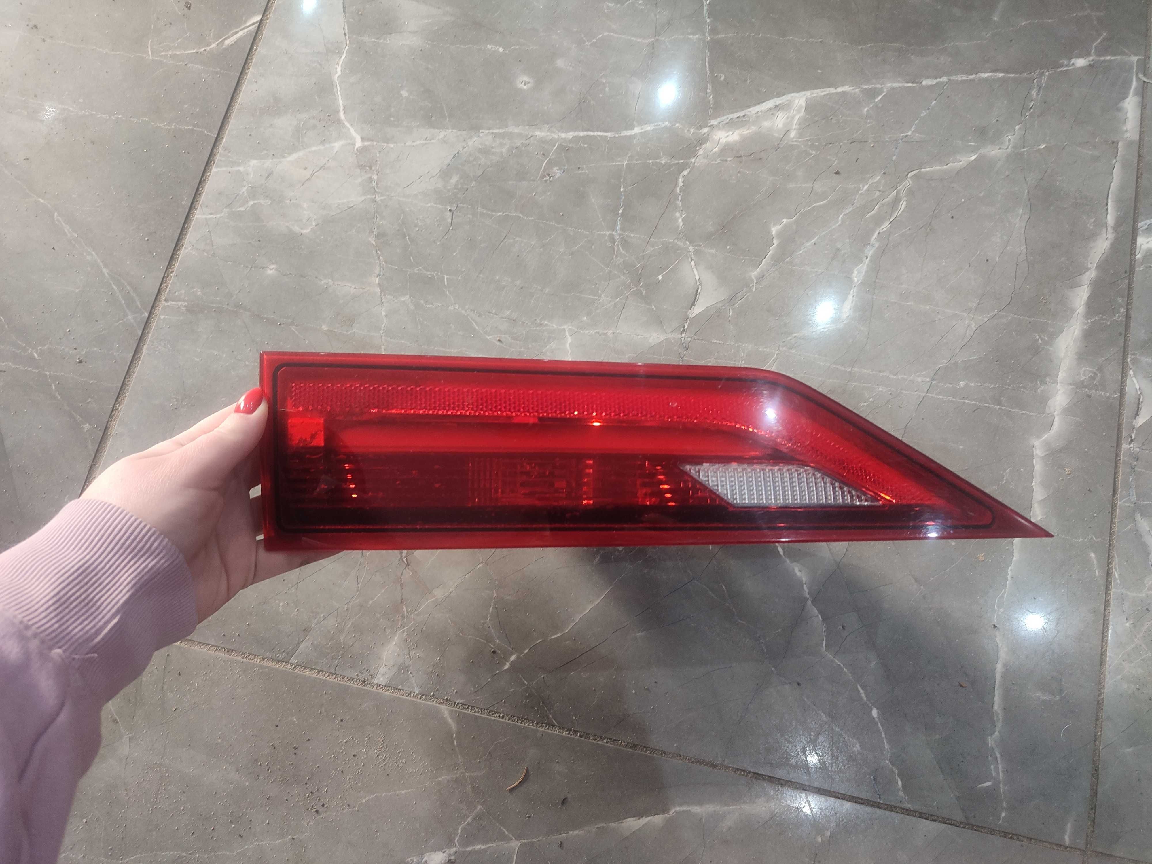 Lampa tylna w klapę prawa Volvo V90