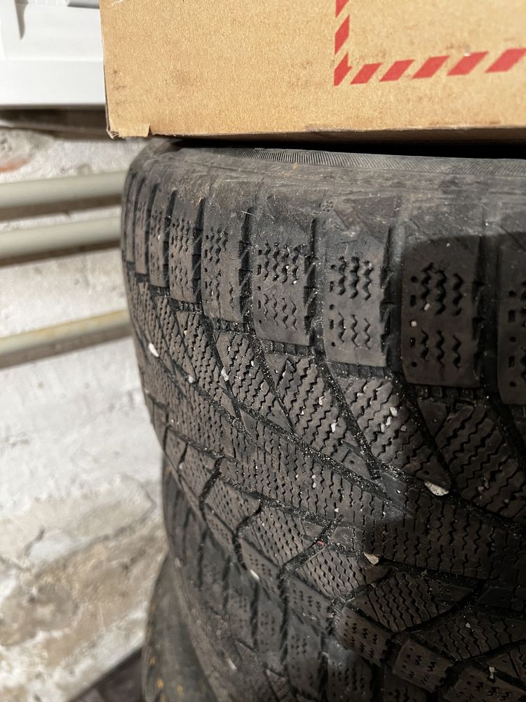 Зимові шини Hankook Winter I Cept iZ 2 W616 (225/50R17 98T)