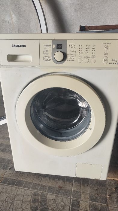 Máquina de lavar roupa Samsung.
