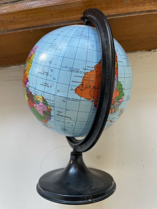 Глобус средний настольный