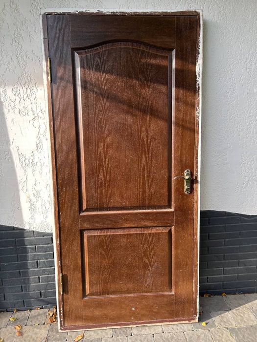 4 Міжкімнатні двері 2 з них з коробкою бу