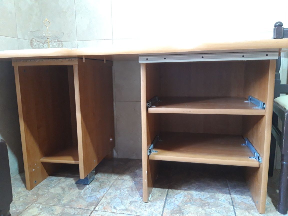 Стіл письмовий, розібраний