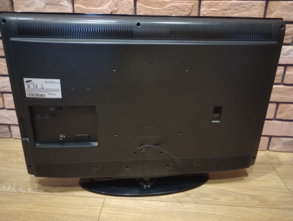 Telewizor Samsung 32 całe LCD