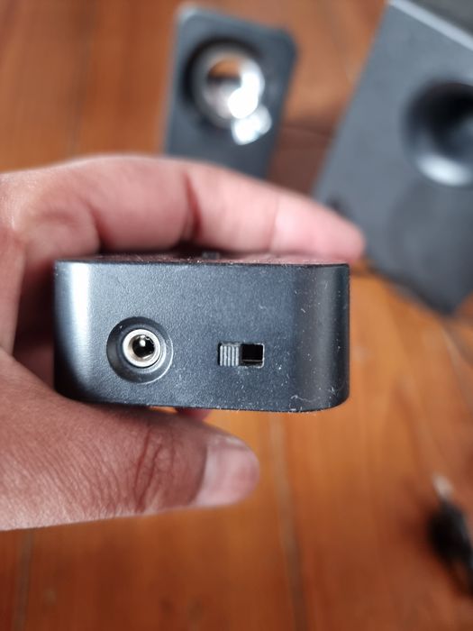 Colunas Logitech