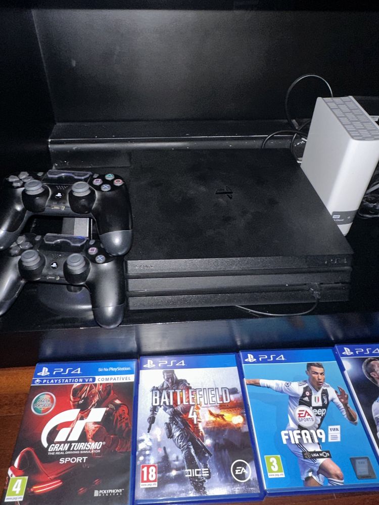 Ps4 Pro 1 Tb Com vários extras!